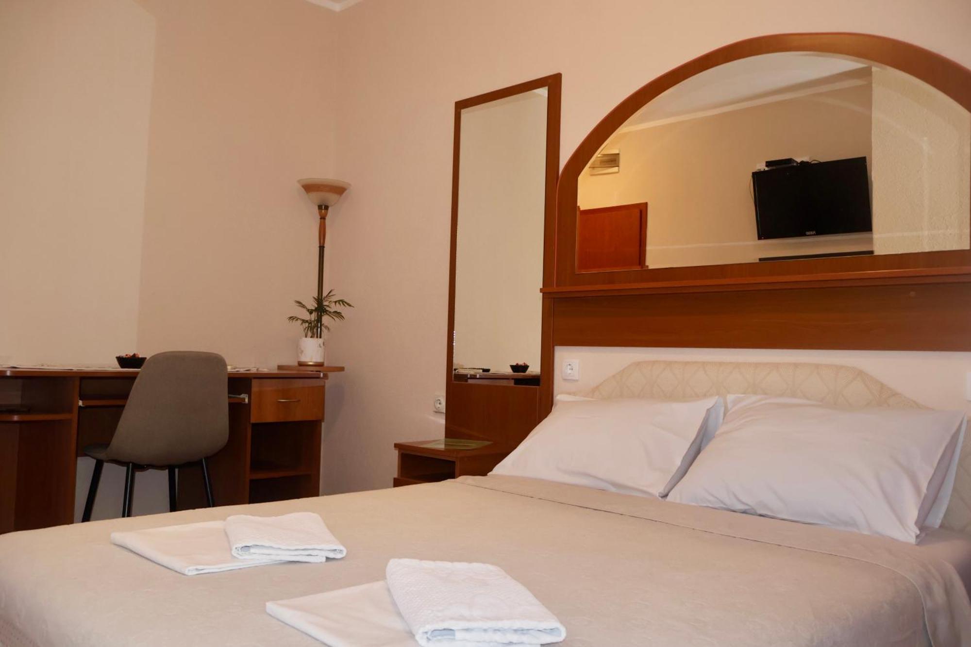 Pansion Nobel Hotel Petrovac Exterior photo